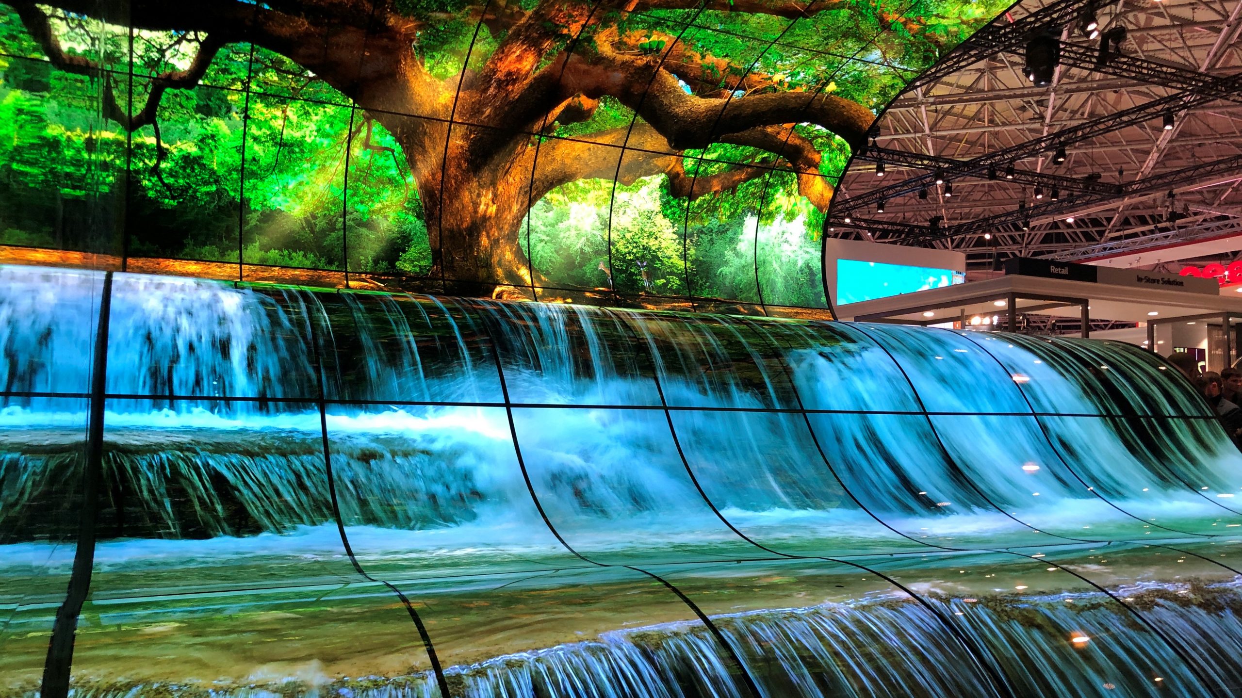 LG Wave Display RedShark Media